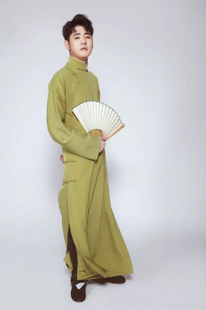 27岁张云雷竟也是个潮男？拍时尚封面文艺酷帅无缝对接，帅到惊艳