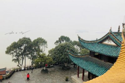 ​湖南省“第二大城市”，GDP仅次于省会长沙，以一座古楼闻名于世
