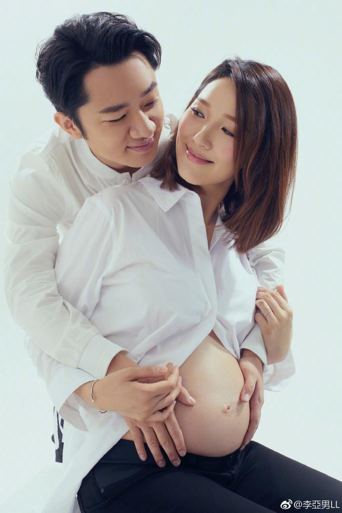 李亚男首次晒出女儿正面照，网友大赞：就喜欢这种大大方方的晒娃