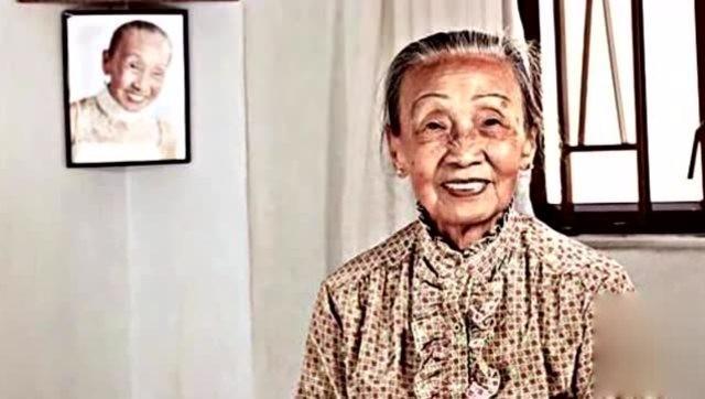 “周星驰御用”侯焕玲95岁辞世，67岁才开始拍戏，一生从未恋爱过