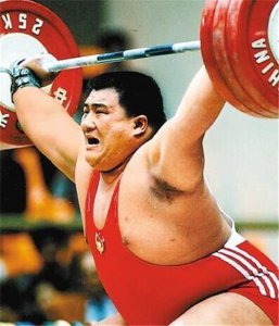 ​退役后当保安、病逝时家里仅剩300，举重冠军咋这么惨