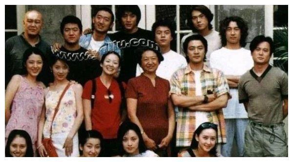 中戏96班简直是演艺圈的传奇，带你去爬山的他居然和国际章是同学