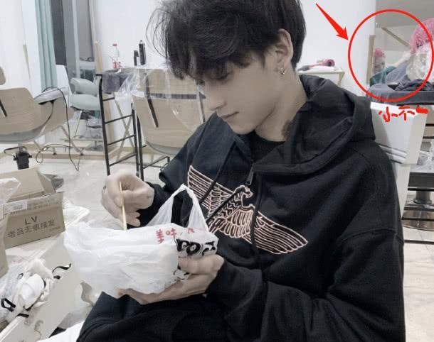 杨清柠“新”男友，一件小事看出人品，网友：比王乐乐强100倍