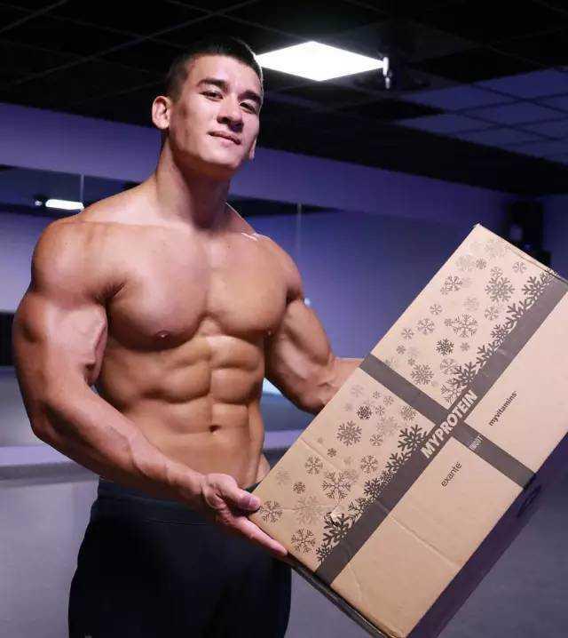通过健身，逆袭成肌肉男的黄种人，媲美欧美肌肉男！