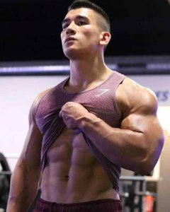 ​通过健身，逆袭成肌肉男的黄种人，媲美欧美肌肉男！