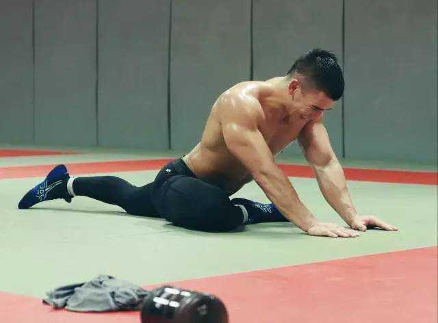 通过健身，逆袭成肌肉男的黄种人，媲美欧美肌肉男！