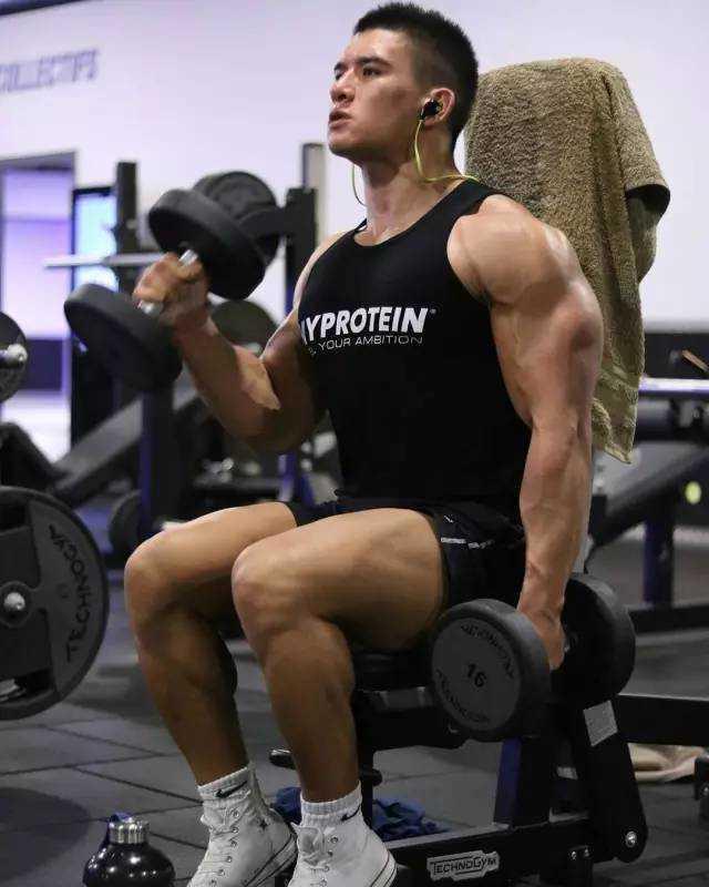 通过健身，逆袭成肌肉男的黄种人，媲美欧美肌肉男！