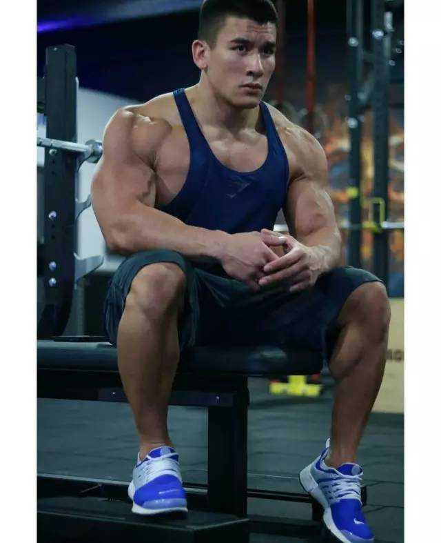 通过健身，逆袭成肌肉男的黄种人，媲美欧美肌肉男！