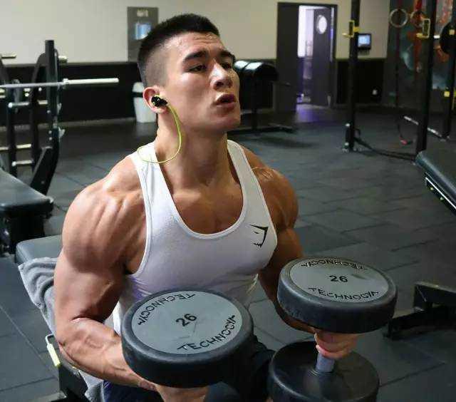 通过健身，逆袭成肌肉男的黄种人，媲美欧美肌肉男！