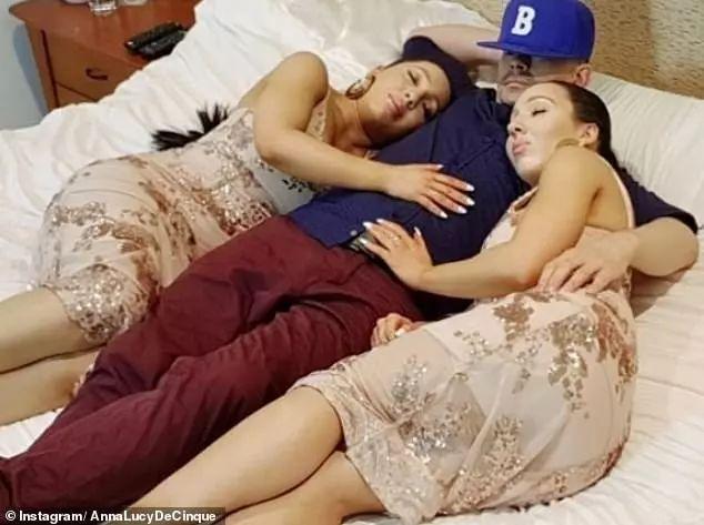 毁三观:这对双胞胎姐妹共享一个男友,还计划同时怀孕!
