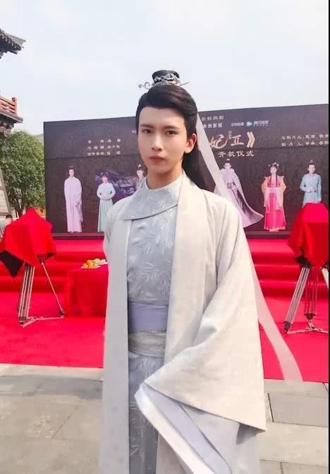 还记得陈宥维吗？她是双世宠妃的流觞，现参加选秀却被叫去演戏吧