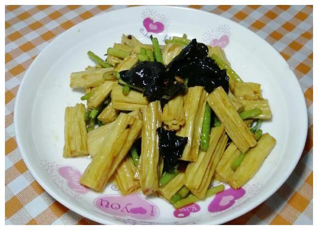 快手小炒家常菜，木耳炒腐竹，软嫩爽口又营养，好吃开胃更下饭