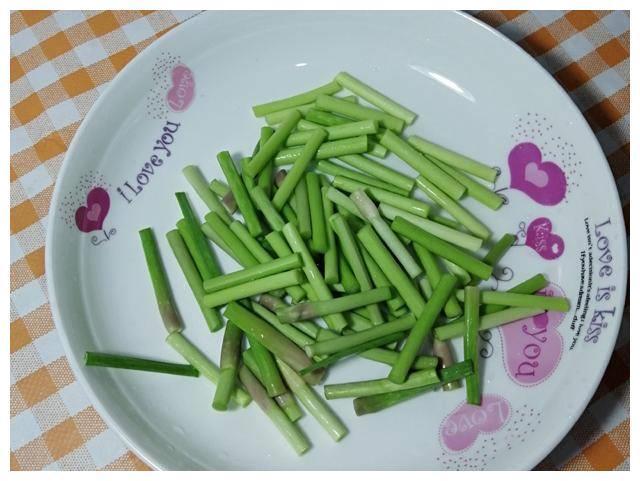 快手小炒家常菜，木耳炒腐竹，软嫩爽口又营养，好吃开胃更下饭