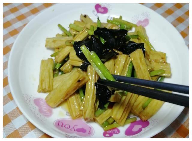 快手小炒家常菜，木耳炒腐竹，软嫩爽口又营养，好吃开胃更下饭