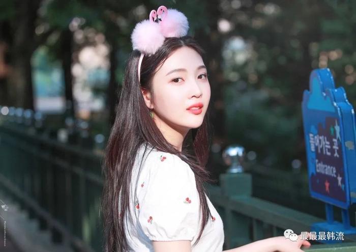 她这是被歧视了？