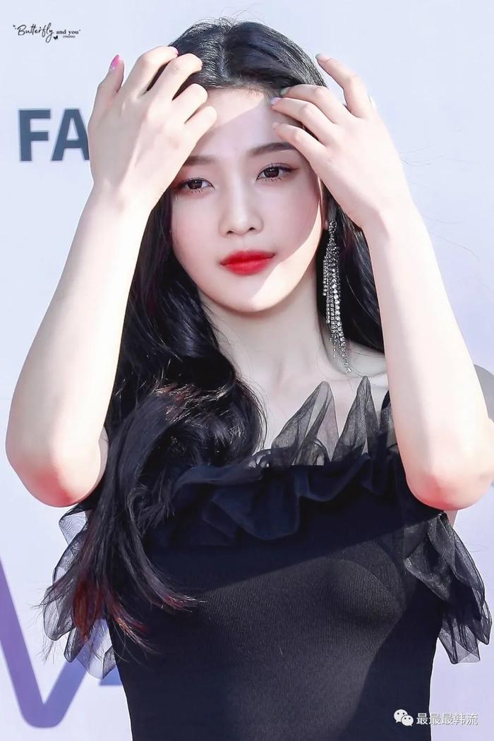 她这是被歧视了？