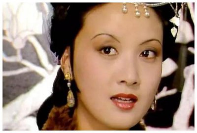 ​“王熙凤”邓婕，被张国立宠爱30年，为了爱情，一生无子成遗憾