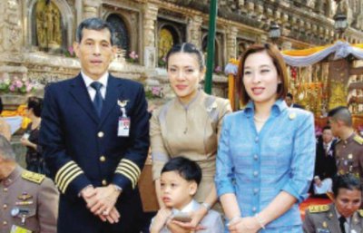 ​他是泰国现任国王，风风光光连娶5位王妃，肆意人生无拘无束