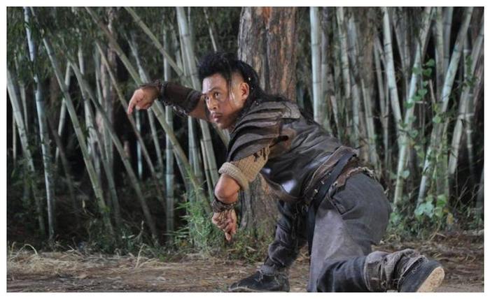 身手不输李连杰，25岁被周星驰选中，终成第四代功夫明星