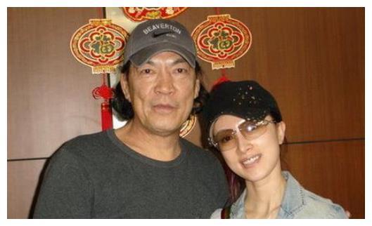 火云邪神的徒弟，以傻成名，有2个合法妻子，可惜英年早逝