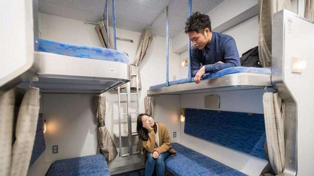 火车卧铺男女混住是否合理，99%的女生不知自己享有特权