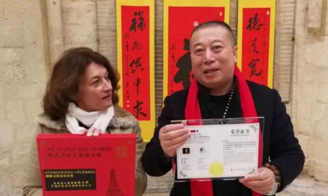 笔墨蕴乾坤——杰出华人艺术家郑文彬的书法世界
