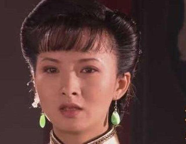 她是《大宅门》里的“狐狸精”香秀，如今47岁美貌不再让人