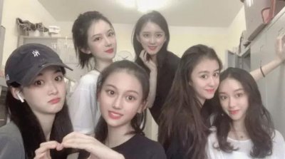 ​北电新生“小刘亦菲”火了，身材嫩得能掐出奶油，网友：心动