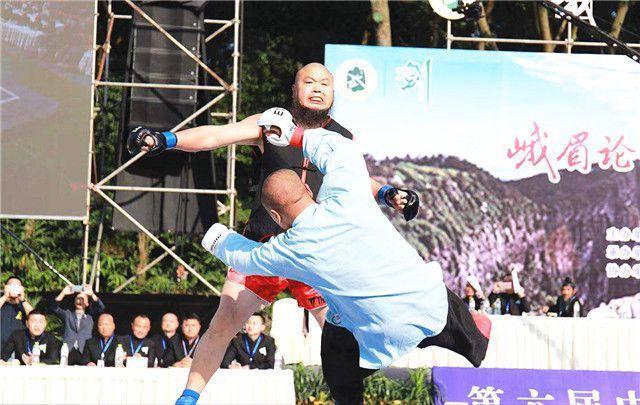 大摆拳王知亮：太极雷雷就是个小孩，我还能打哭他！方便竖大拇指