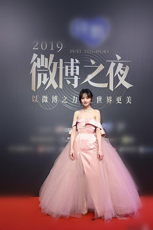 微博之夜：三大亮点引关注，肖战封王杨紫封后，杨紫：感谢认可