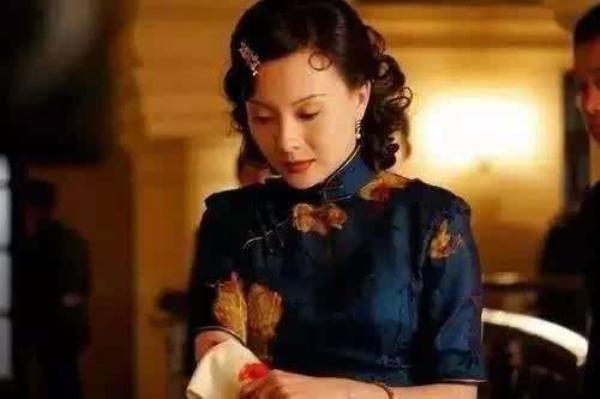 此女貌美如花却4次改嫁，4个丈夫2个汉奸