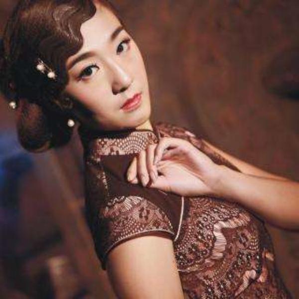 此女貌美如花却4次改嫁，4个丈夫2个汉奸