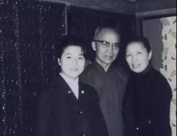 此女貌美如花却4次改嫁，4个丈夫2个汉奸