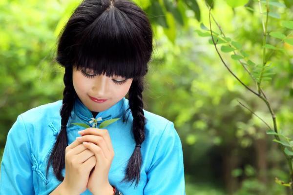 此女貌美如花却4次改嫁，4个丈夫2个汉奸