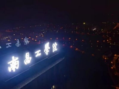 ​撩人的不是夜色，是那晚走在光阴里的你