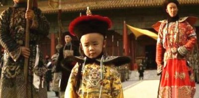 ​溥仪在慈禧去世后登位，当时年仅三岁，其父载沣担任监国摄政王
