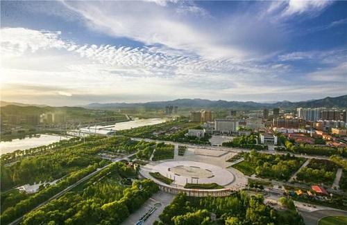 河南省第一大县，比半个开封还大，相当于0.2个信阳