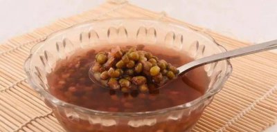 ​你煮的绿豆汤是绿的还是红的？掌握3个小技巧，煮出来就是绿色的
