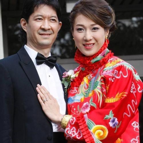 钟嘉欣连生2胎凑成“好”字，辣妈全面复出，却被嘲像老了10岁