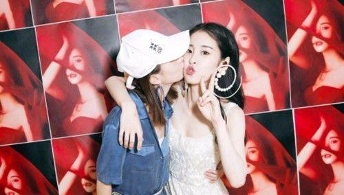 赵丽颖的5个闺蜜，谢娜张含韵上榜，她却借赵丽颖炒作