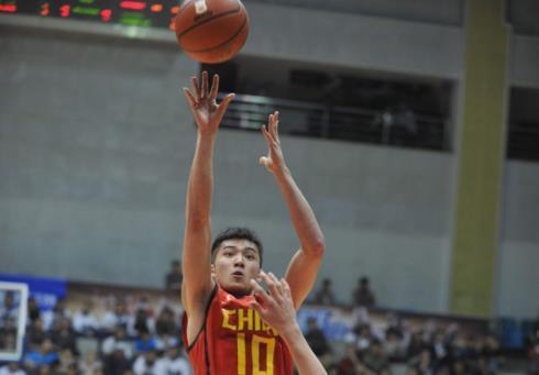 曾是周琦国青队友，随队拿下世界第七，如今沦落NBL，场均6分