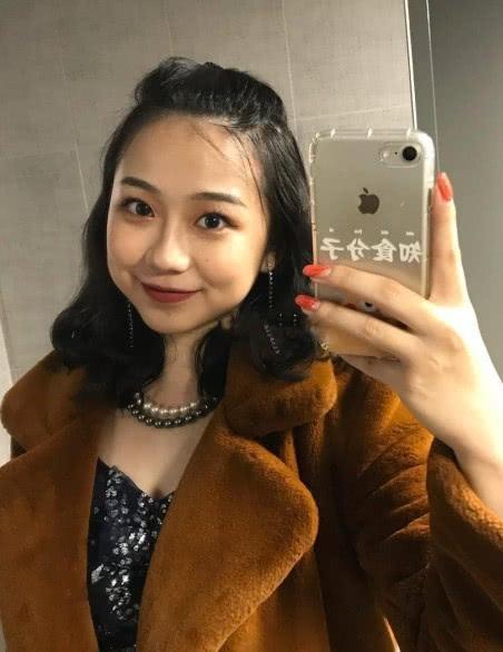长大后的黄安仪体重120斤，穿裙却美出新境界