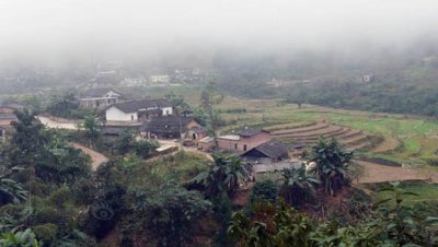 ​中越边境地雷村，被50万颗地雷包围，87个人仅剩78条腿