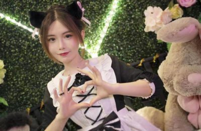 ​轩墨宝宝穿女仆装晒自拍