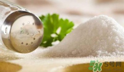 ​食盐也属于食品添加剂吗？食盐是不是食品添加剂