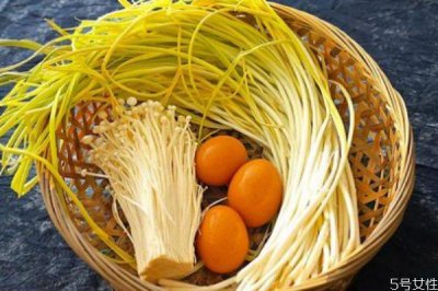 ​蒜黄炒鸡蛋怎么做好吃 蒜黄怎么清洗