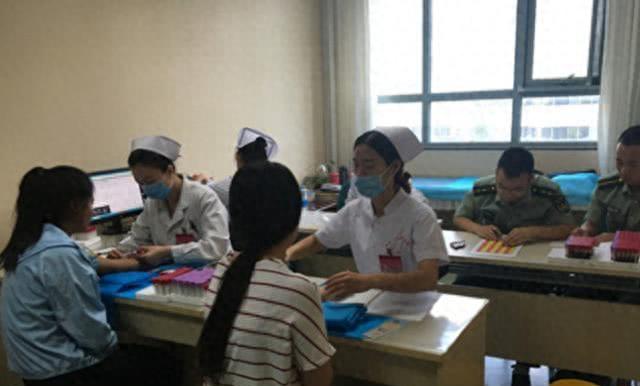 直击：女兵体检的整个过程，全身都要体检，非常严格
