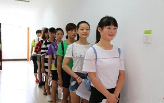 直击：女兵体检的整个过程，全身都要体检，非常严格