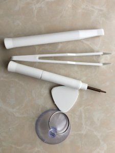​网友自行更换iPhone电池“血淋淋”的教训，新手切勿自行更换电池