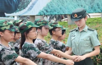 ​大学军训时，军训的教官来自哪里？都是军人吗？跟你想的不一样